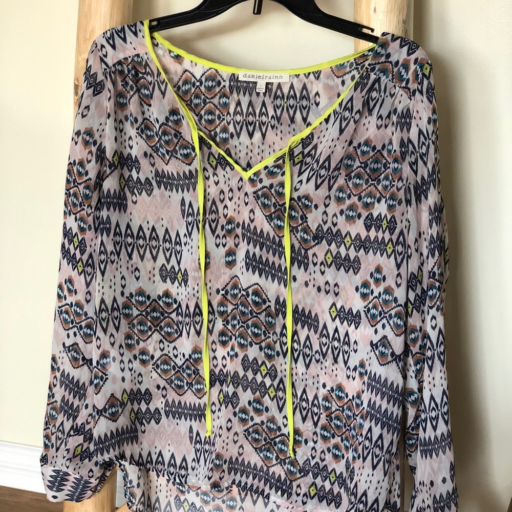 Fun printed long sleeve top - sz s